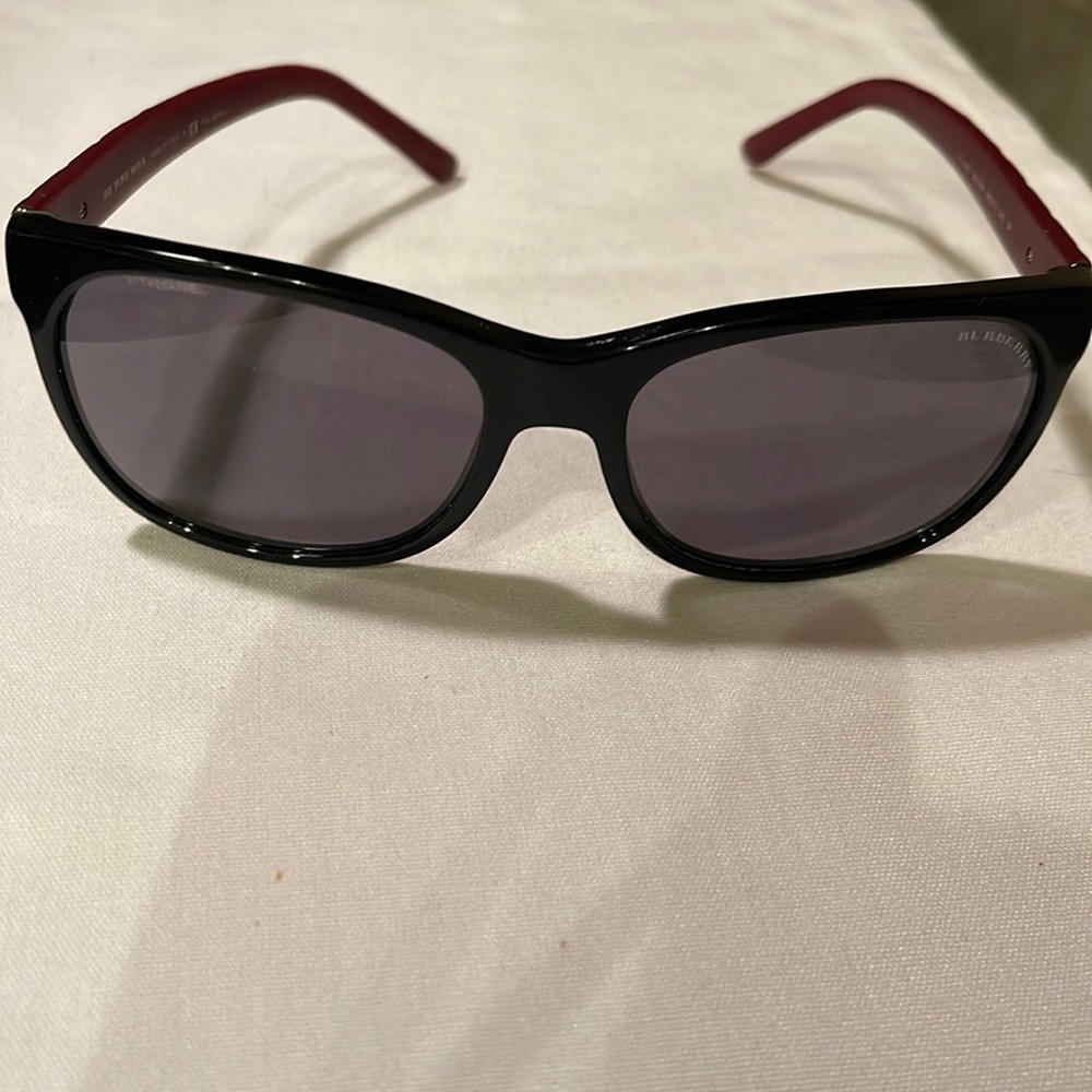 BURBERRY POLARIZED 4183 3001/81 black frames with rubber maroon arms, gray lens